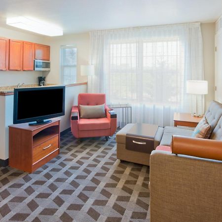 Towneplace Suites By Marriott Detroit Livonia Exterior foto